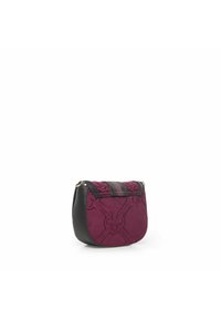 Borsa a spalla in tessuto quilted viola con dettagli in pelle nera e una tracolla orizzontale. Forma rotonda con motivi floreali.