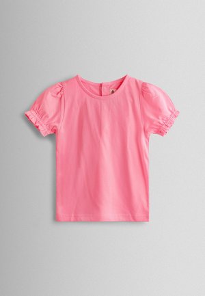 Rosa Kurzarmshirt mit rundem Ausschnitt und gerafften Puffärmeln, flach auf einer hellgrauen Oberfläche liegend.