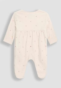 Rompers pour bébé rose clair en tissu doux, ornés de cœurs dispersés en rose, or et lavande. Manches longues et design avec pieds.