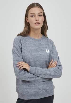 Grijze sweatshirt met een gestructureerde, heathered afwerking. Heeft een ronde halslijn en een klein rond logo op de borst. Ribgebreide manchetten en zoom.