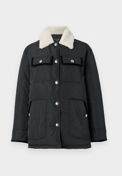 En pufferjakke i mørkegrå med en faux shearling-krave, snap-knaplukning og fire lommer med detaljer i sort fløjl.