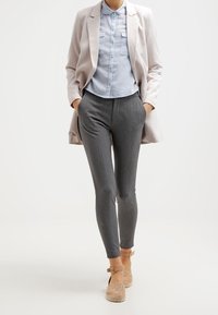 Selected Femme Tygbyxor - grey