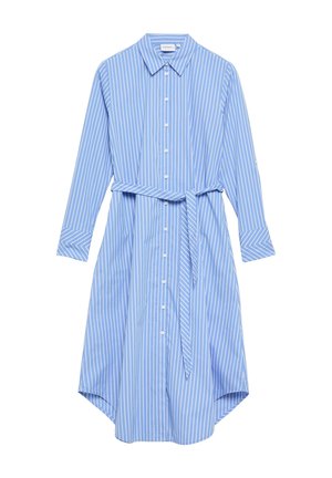 Niebiesko-biała sukienka koszulowa z długim rękawem, pionowymi paskami, kołnierzykiem, zapinana na guziki z przodu, z dopasowanym paskiem z tego samego materiału zawiązanym w talii.