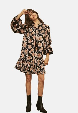 Nekane CORTO MANGA LARGA - Vestido camisero - black