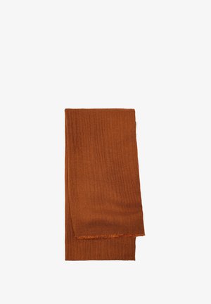 Brązowy wełniany szalik z wzorem jodełki, z frędzlami na brzegach i wydłużonym prostokątnym kształtem. Miękka tekstura i średnia waga.