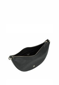 Bolso de hombro de cuero negro con un diseño curvado, cremallera dorada y un bolsillo interior. Presenta un forro texturizado y un pequeño logo en el lateral.
