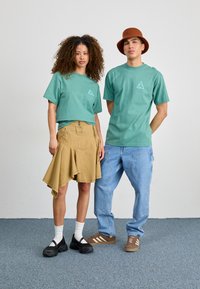 HUF TEE UNISEX - Camiseta estampada - sage