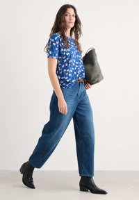 Seasalt Cornwall T-Shirt print - blue chalk flower sea skipper