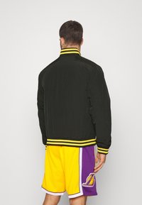 New Era Träningsjacka - black