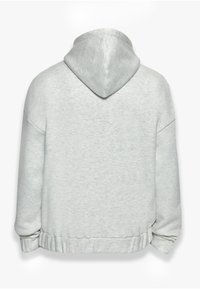 Haut à capuche gris clair en mélange de coton doux. Il est doté d'une capuche avec cordon de serrage, de poignets côtelés et d'une taille côtelée. Fini lisse et texturé.