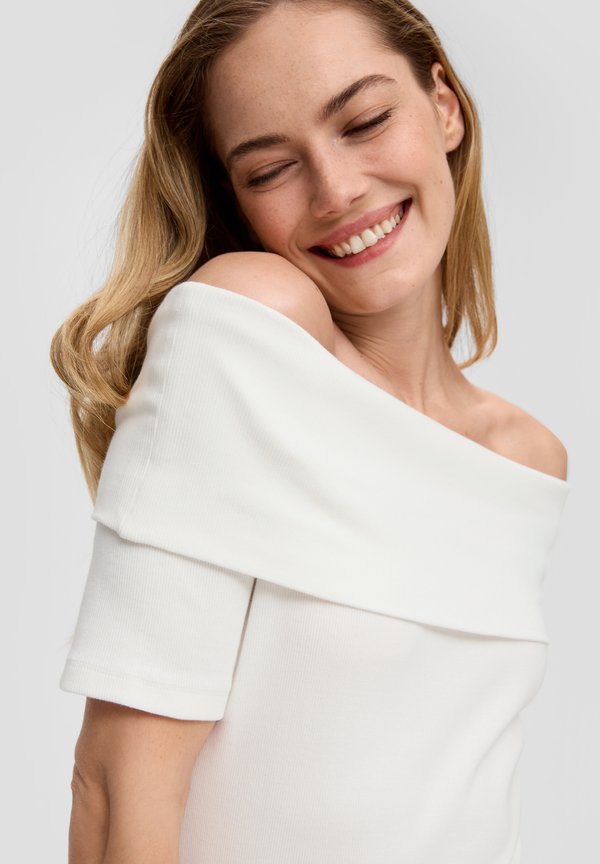 IM SLIM FIT MIT CARMEN-AUSSCHNITT - Top - ecru