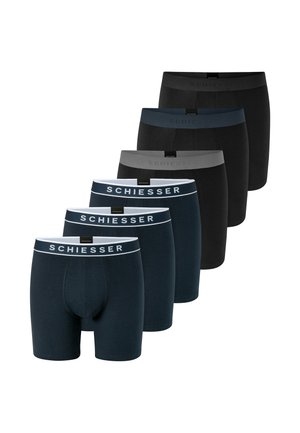 Seks par boxershorts til mænd i sort og mørkeblå, arrangeret i en forskudt række, hver med elastik i taljen med mærke.
