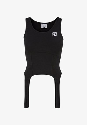 Crni top bez rukava krojen u kratkom stilu, izrađen od mekog, elastičnog materijala s prilagodljivim dizajnom. Ima logo na prsima i izrezane detalje na rubu.