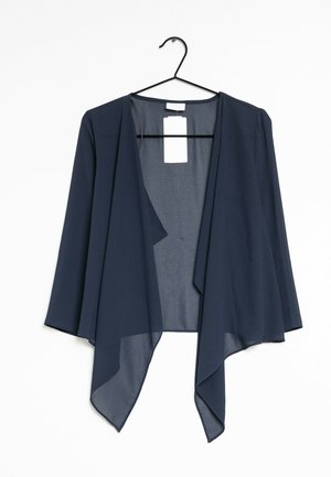 Marineblauwe cardigan met open voorkant en lange mouwen, hangend aan een zwarte hanger tegen een witte achtergrond.