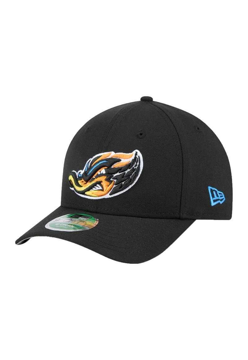 Schwarze Baseballcap mit einem gestickten, mehrfarbigen Drachenlogo auf der Vorderseite und einem hellblauen New Era-Logo an der Seite. Mit gebogenem Schirm.