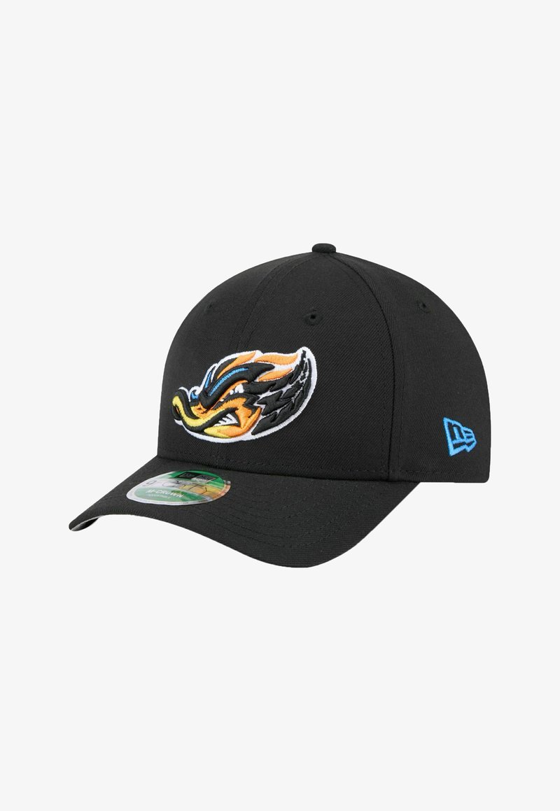 Schwarze Baseballcap mit einem gestickten, mehrfarbigen Drachenlogo auf der Vorderseite und einem hellblauen New Era-Logo an der Seite. Mit gebogenem Schirm.
