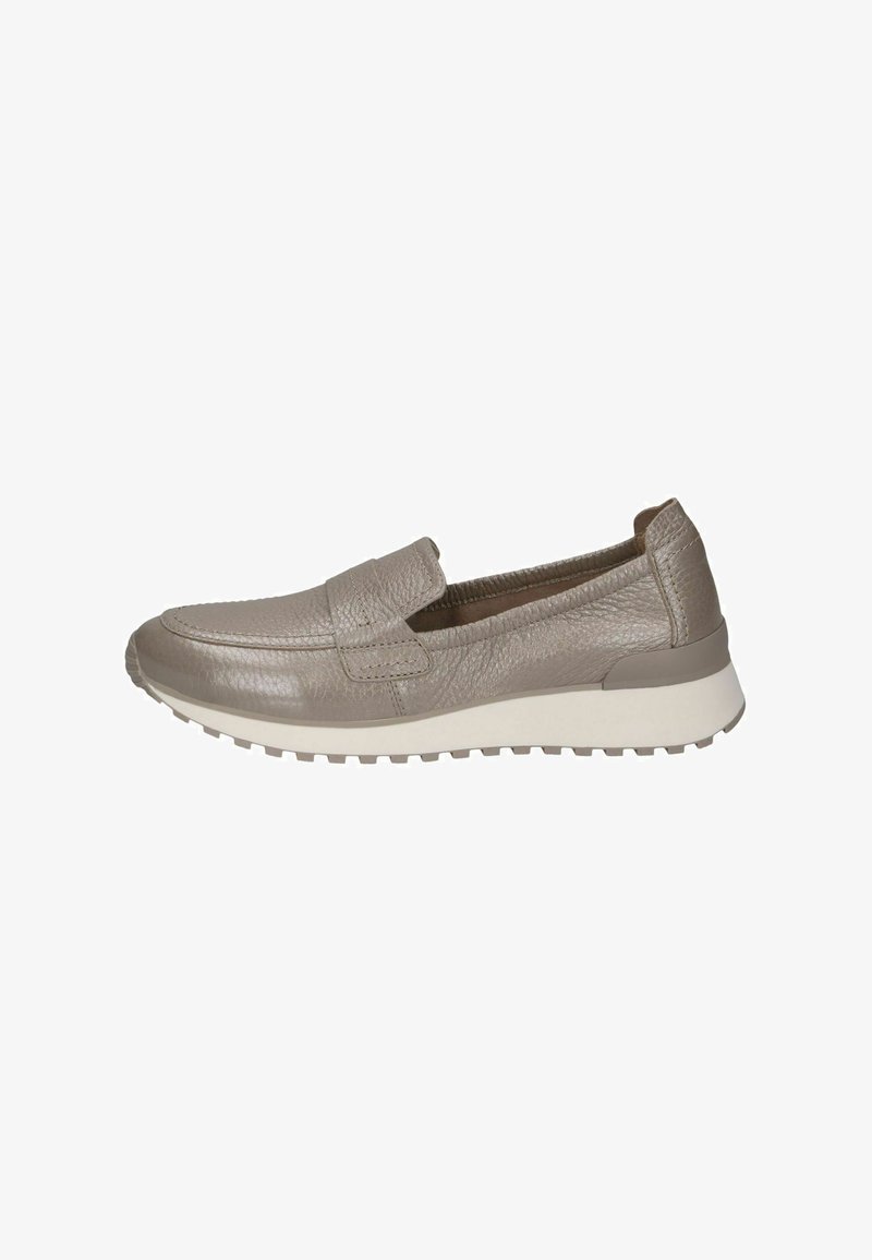Zapato gris de cuero sin cordones con superficie texturizada, puntera redonda y suela de goma blanca contrastante. Diseño minimalista sin patrones destacados.