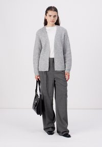 Vero Moda VMSIKITA WIDE DAD PANT - Hlače - medium grey/black