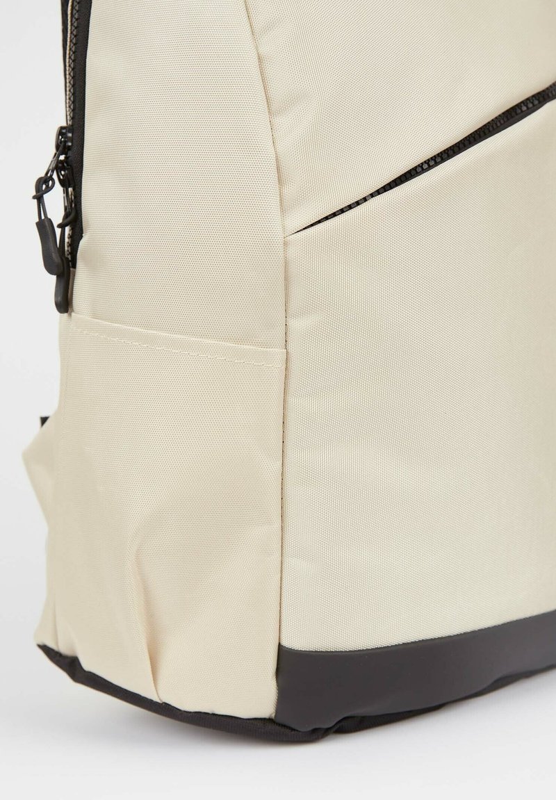 Herren Taschen & Koffer | DeFacto Tagesrucksack beige - BJ85061 Herren Taschen & Koffer | DeFacto Tagesrucksack beige - BJ85061