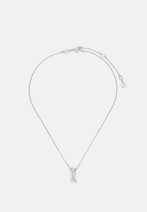 Silberne Halskette mit einer filigranen Kette, die einen minimalistischen Anhänger mit kleinen, klaren Edelsteinen und einem verstellbaren Verschluss ziert.