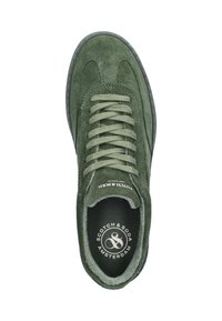 Grüne Wildleder-Sneaker mit Schnürsenkeln, runder Spitze und "Scotch & Soda Amsterdam"-Logo auf der Innensohle und auf der Zunge.