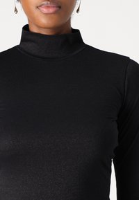 HUGO DELAINA - Pikkade varrukatega topp - black