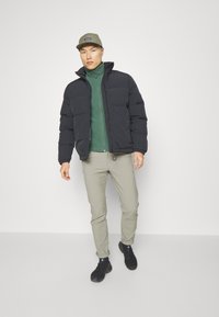 Jack Wolfskin DELLBRUECK - Dunjacka - granite black