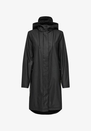 Dolga črna nepremočljiva jakna s kapuco in vrvico, sprednji zadrga s zaščitnim pokrovom in stranskima žepoma, zasnovana za zaščito pred dežjem.