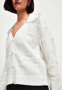 adL Cardigan - light beige