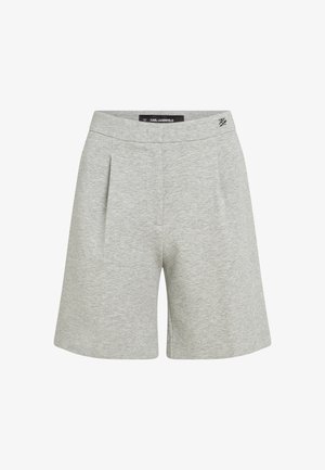 Harmaat laskostetut shortsit, jotka on valmistettu pehmeästä kankaasta. Niissä on joustava vyötärö ja sivutaskut, ja ne on suunniteltu mukavuuden ja liikkumisvapauden takaamiseksi.