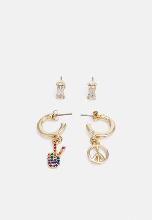 Brincos de argola dourados com um sinal de paz em strass colorido e encantos de mão em forma de sinal de paz. Inclui pequenos brilhantes de cristal.
