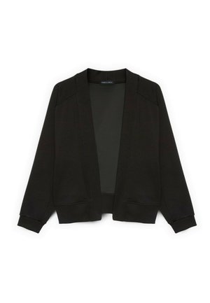 Jachetă neagră cu mâneci lungi și deschidere frontală, cu manșete striate, două buzunare frontale și tiv drept, așezată pe o suprafață albă.