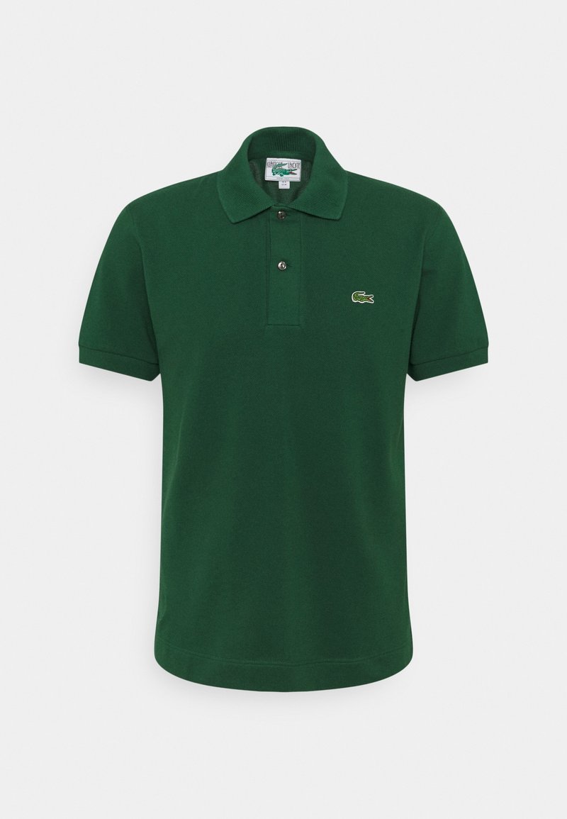 Polo vert foncé en coton. Présente un col à rabat, deux boutons et un petit logo brodé sur le côté gauche de la poitrine. Manches courtes.