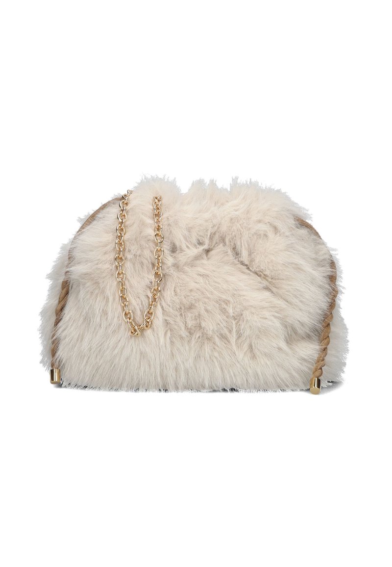 Fleriger beiger Clutch mit einem geflochtenen, braunen Griff und einem goldenen Kettenriemen. Verfügt über eine weiche Textur und eine runde Form.