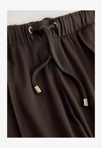 Non sélectionné, chocolate brown