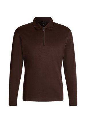 Polo à manches longues marron en tissu lisse, avec un col zippé au quart et sans motifs ni accents visibles.