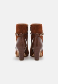Tamaris Botines de tacón - cognac