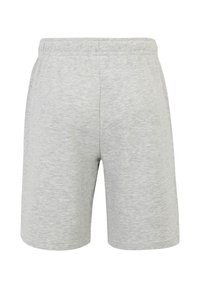 Grijze katoenen shorts met een elastische tailleband, een gladde textuur en een knielange pasvorm, zonder zichtbare patronen of accenten.