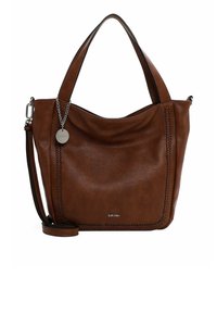 Sac à épaule en cuir marron avec une texture douce, doté d'un détail tressé sur le côté, de poignées courtes et d'une bandoulière amovible.