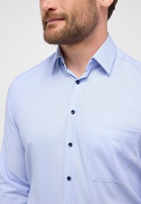 Eterna BAUMWOLLHEMD - COMFORT FIT - Camicia elegante - hellblau