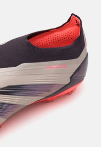 adidas Performance PREDATOR ELITE LACELESS FIRM GROUND - Jalkapallokengät kiinteälle alustalle - platin metallic/aurora black/carbon