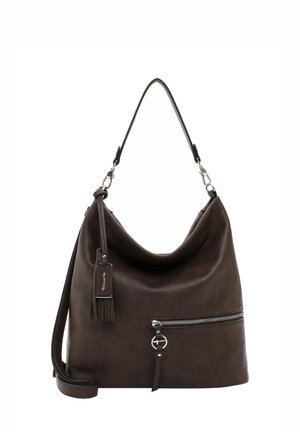 Ciemnobrązowa skórzana torba na ramię z kieszenią na suwak w kolorze srebrnym, odpinanym paskiem i ozdobą z frędzlem na białym tle.