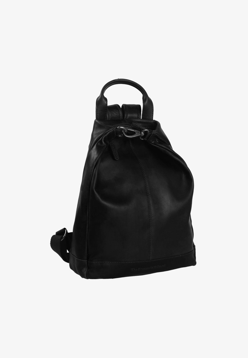 Zwarte leren rugzak met een gladde afwerking, verstelbare schouderbanden, een afgeronde handgreep aan de bovenkant en een onderscheidende ritssluiting aan de voorkant.