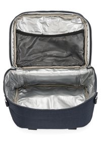 Plátěná taška s tmavě modrým exteriérem a stříbrnou podšívkou. Obsahuje síťovou kapsu a uzávěr na zip, navržena pro organizované uložení.