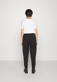 ONLY Petite ONLFEEL NEW PANT - Teplákové kalhoty - black
