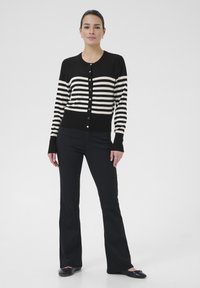 Kaffe Neuletakki - black turtledove half stripe