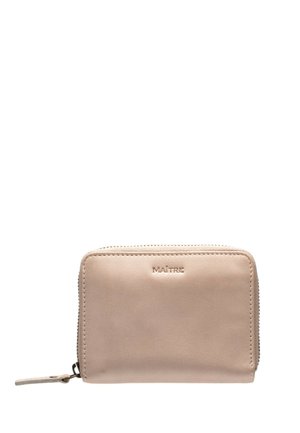 Beżowy portfel z skóry z suwakiem dookoła, z wytłoczonym napisem "MAÎTRE" na przodzie oraz skórzanym uchwytem zamka.