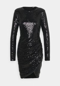 Svart paljettklänning med långa ärmar, figursydd silhuett och draperade detaljer vid midjan. Slät textur med glittrande dekorationer.