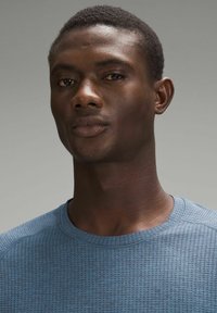 lululemon VENT TECH SHORT SLEEVE - Tekninen t-paita - night sea soft denim