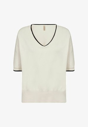 Kremowy sweter dzianinowy z dekoltem w serek, krótkimi rękawami, czarną lamówką na dekolcie i mankietach oraz luźnym krojem. Miękka tekstura, casualowy styl.